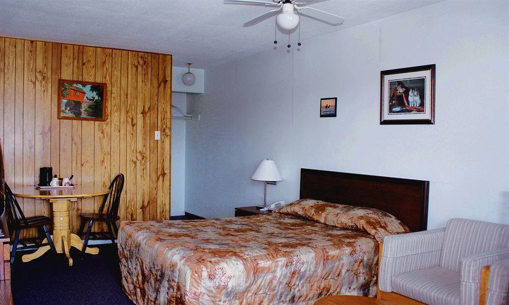Lake City Motel Dartmouth Exterior photo