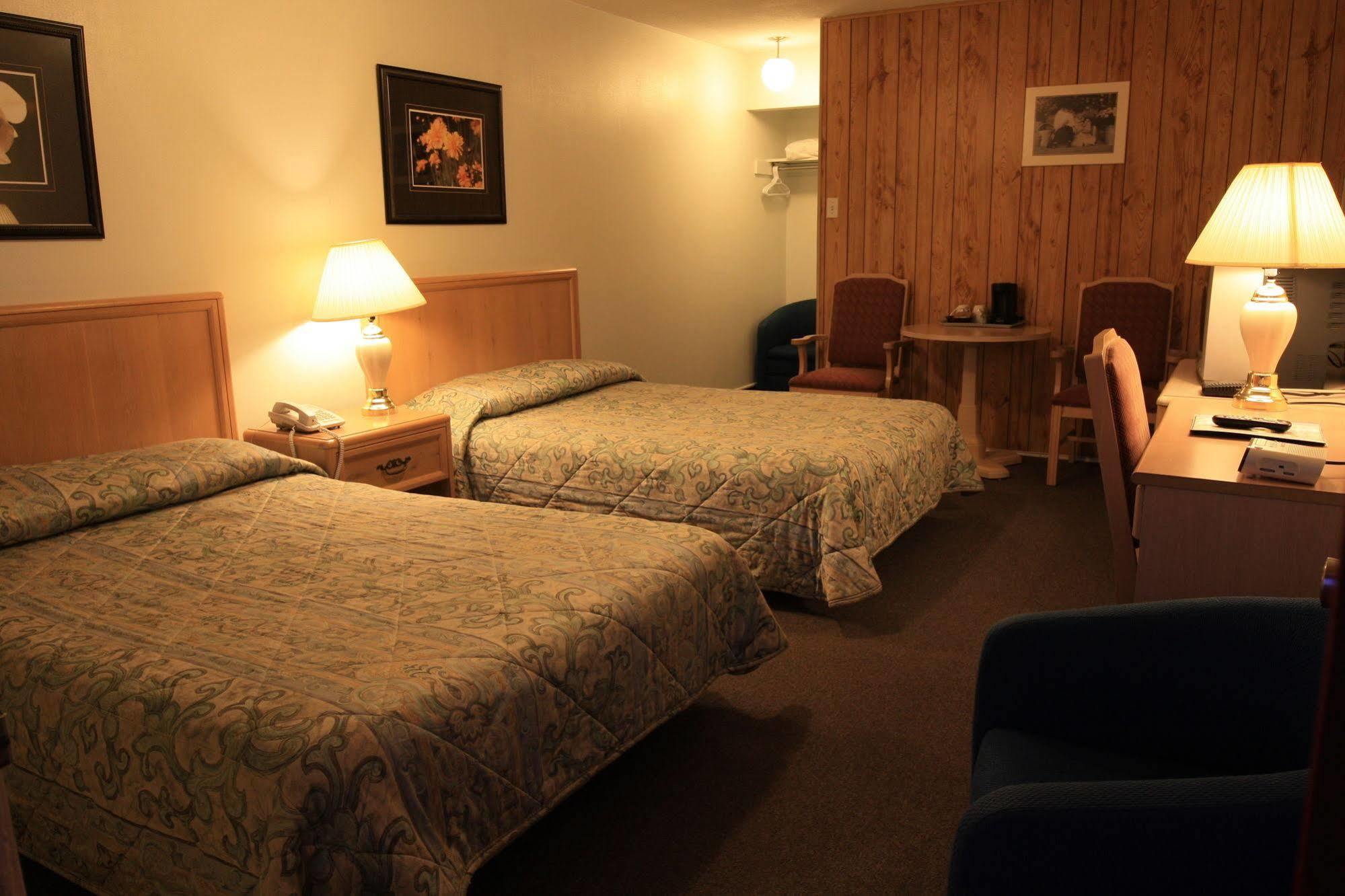 Lake City Motel Dartmouth Exterior photo