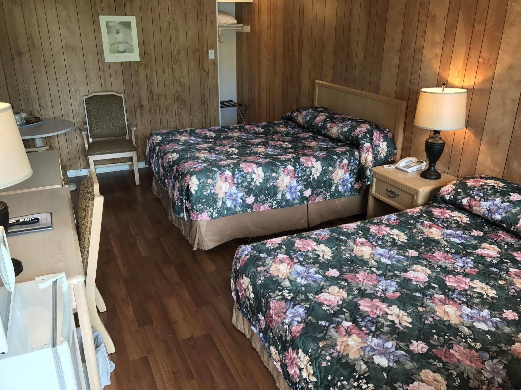 Lake City Motel Dartmouth Exterior photo