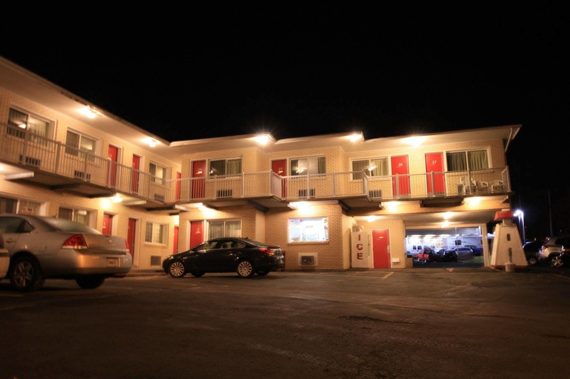 Lake City Motel Halifax Exterior photo