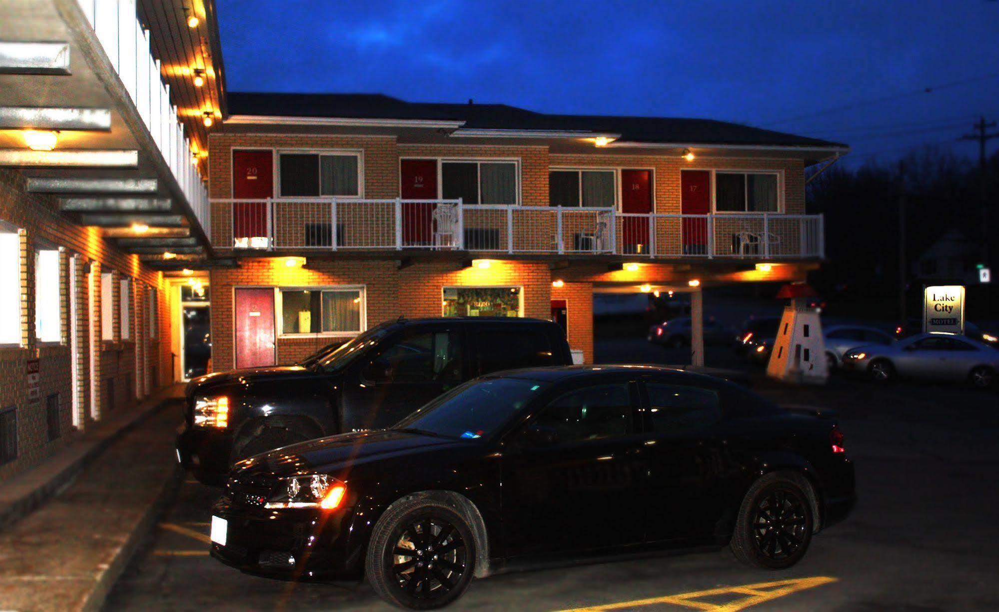 Lake City Motel Halifax Exterior photo