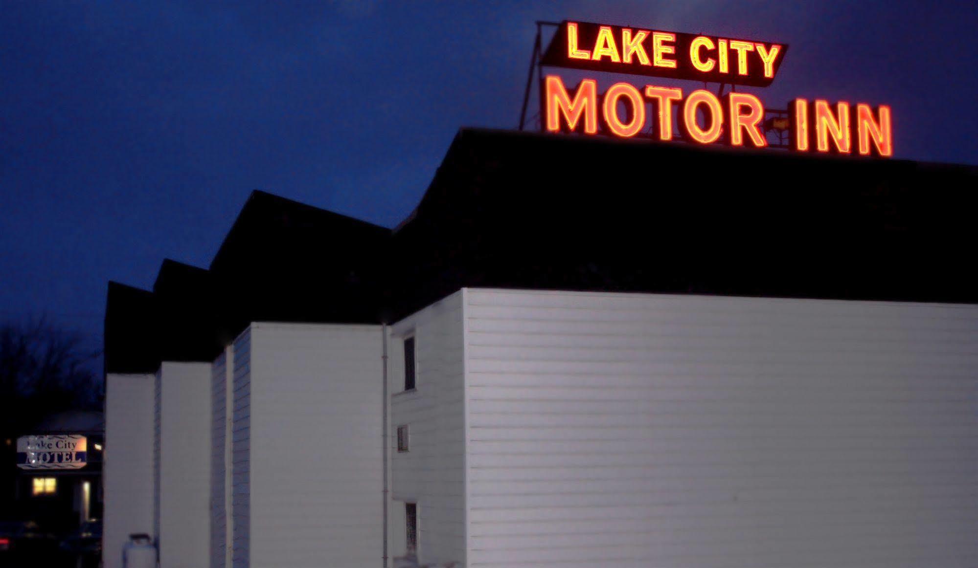 Lake City Motel Halifax Exterior photo